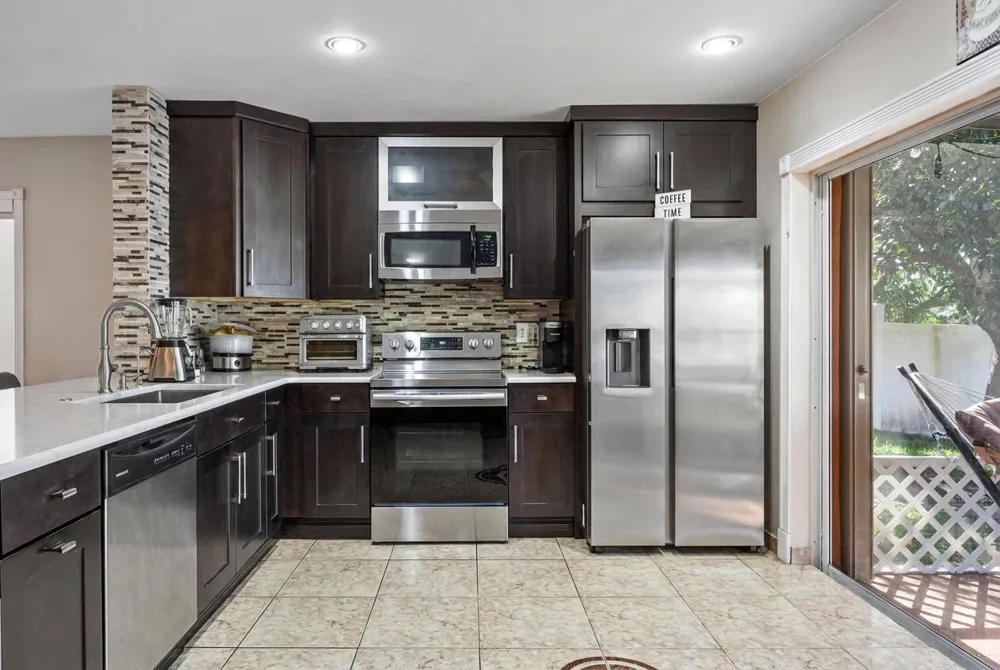 940 SW 96TH AVENUE Pembroke Pines, FL 33025