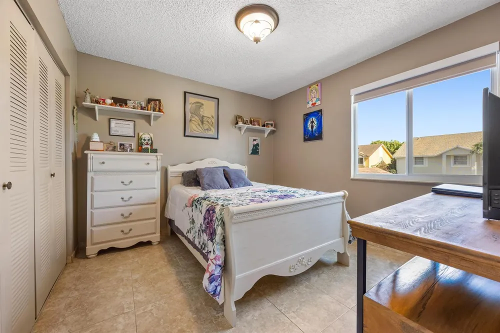 940 SW 96TH AVENUE Pembroke Pines, FL 33025