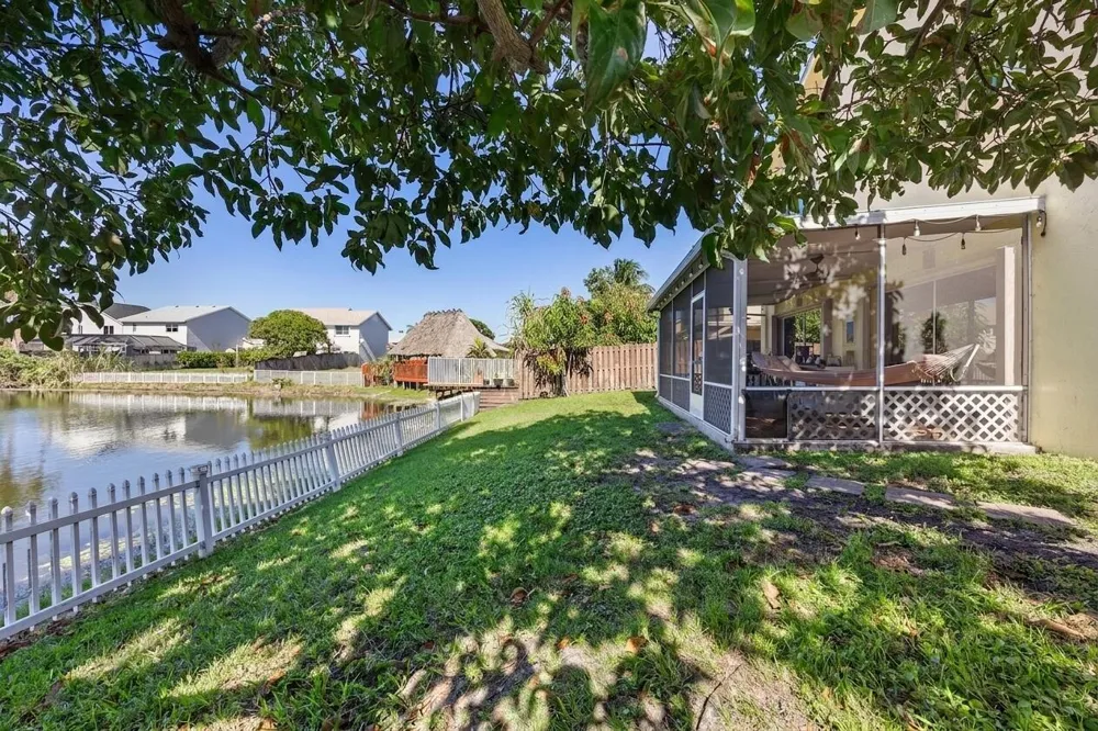940 SW 96TH AVENUE Pembroke Pines, FL 33025