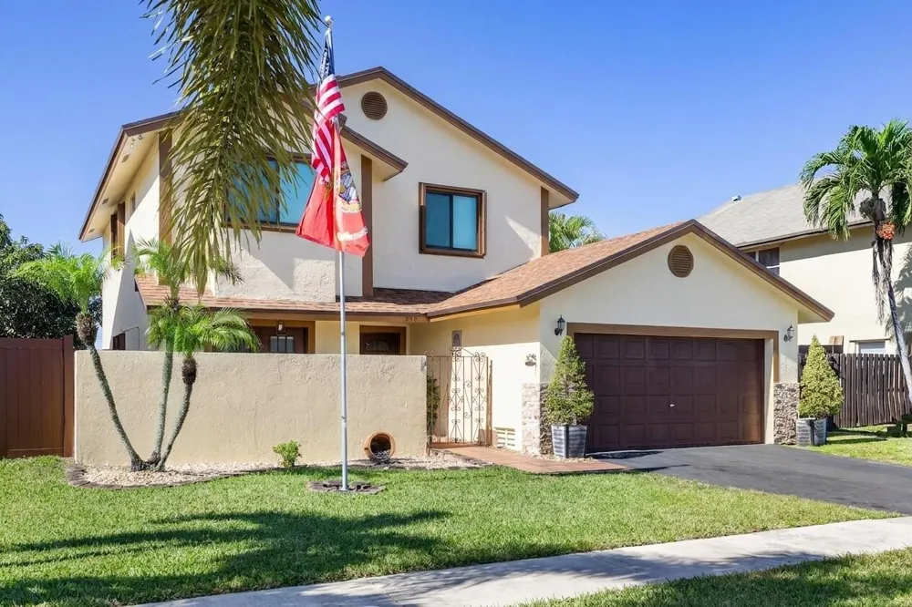 940 SW 96TH AVENUE Pembroke Pines, FL 33025