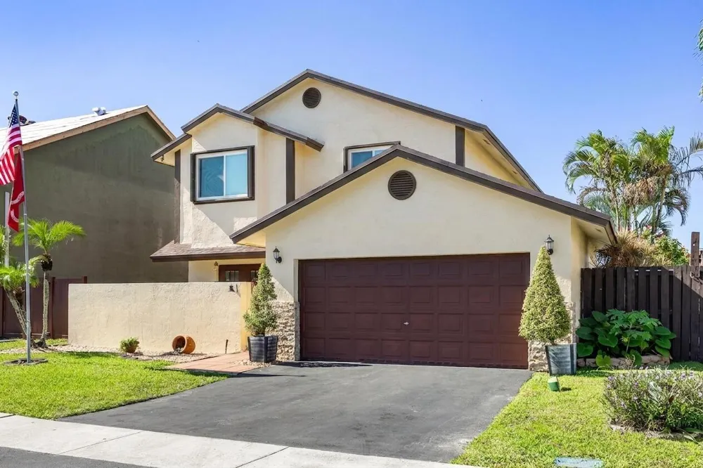 940 SW 96TH AVENUE Pembroke Pines, FL 33025