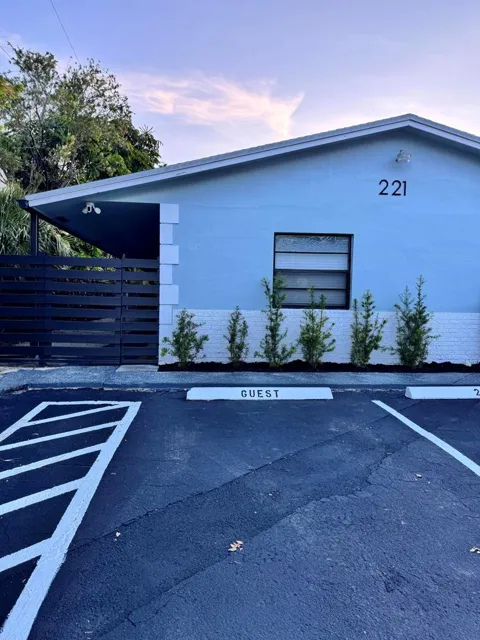 221 SE 11TH AVENUE #1