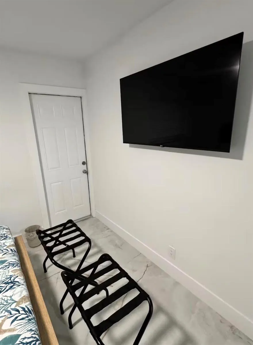 221 SE 11TH AVENUE #1 Pompano Beach, FL 33060