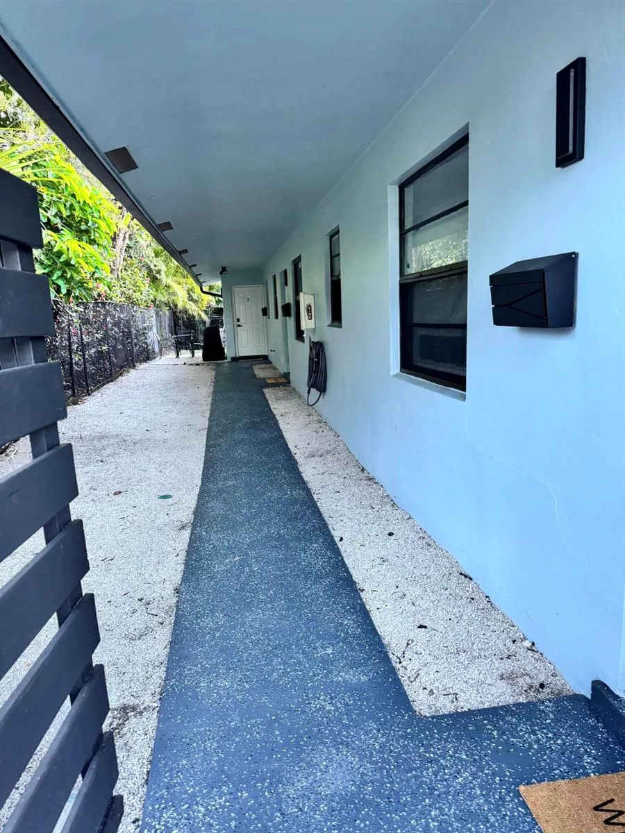 221 SE 11TH AVENUE #1 Pompano Beach, FL 33060
