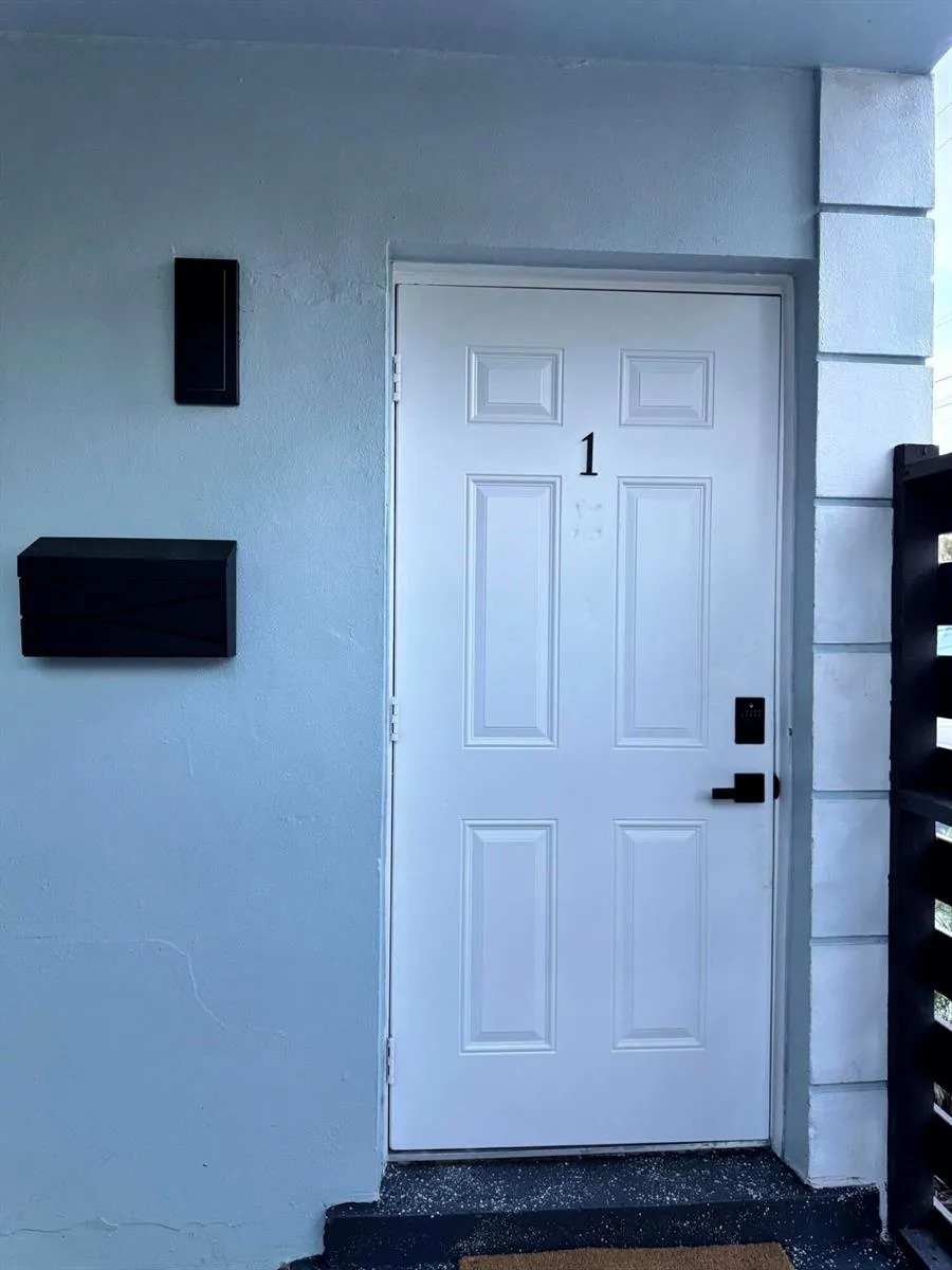 221 SE 11TH AVENUE #1 Pompano Beach, FL 33060