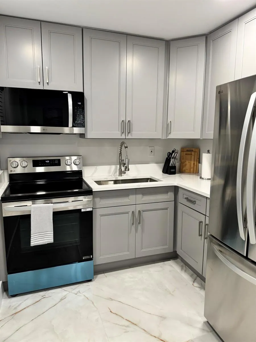 221 SE 11TH AVENUE #1 Pompano Beach, FL 33060