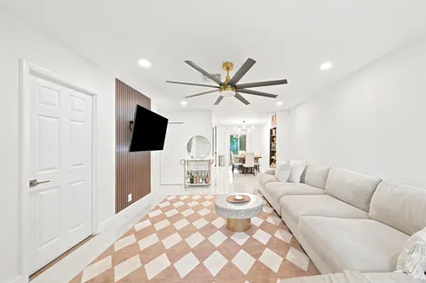 8026 SW 20TH COURT