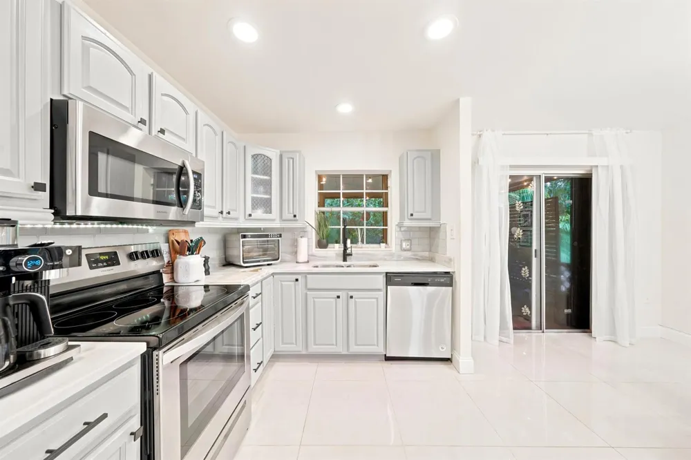 8026 SW 20TH COURT Davie, FL 33324