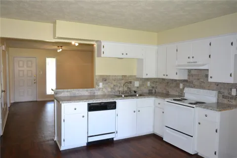 712 Wellesley Court #B