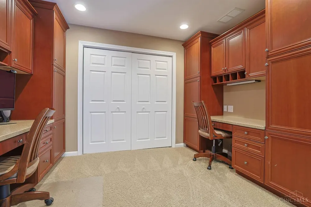 7265 Timberknoll Drive Cincinnati, OH 45242