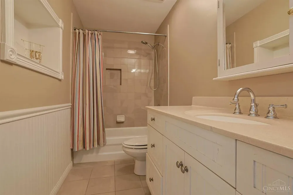 7265 Timberknoll Drive Cincinnati, OH 45242