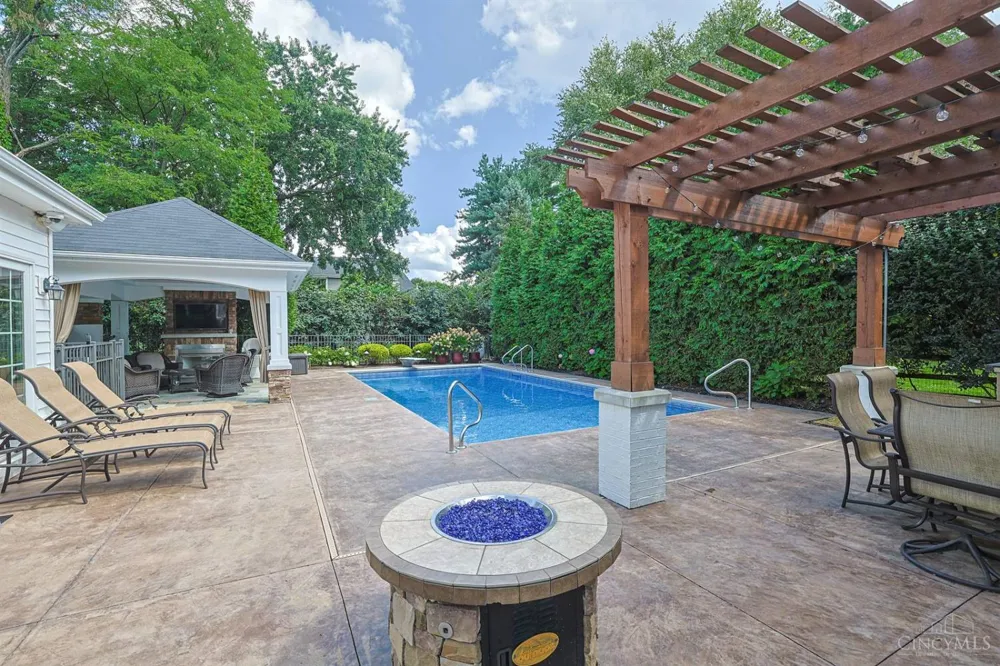 7265 Timberknoll Drive Cincinnati, OH 45242