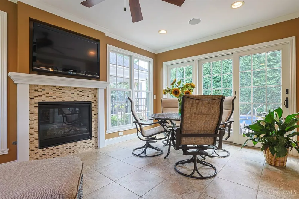 7265 Timberknoll Drive Cincinnati, OH 45242