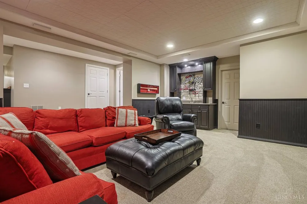 7265 Timberknoll Drive Cincinnati, OH 45242