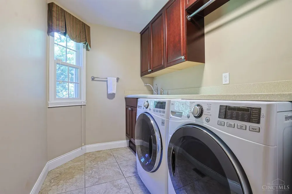 7265 Timberknoll Drive Cincinnati, OH 45242