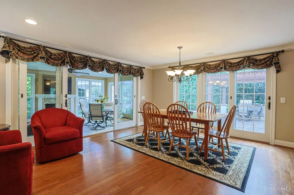 7265 Timberknoll Drive Cincinnati, OH 45242