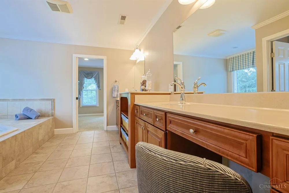 7265 Timberknoll Drive Cincinnati, OH 45242