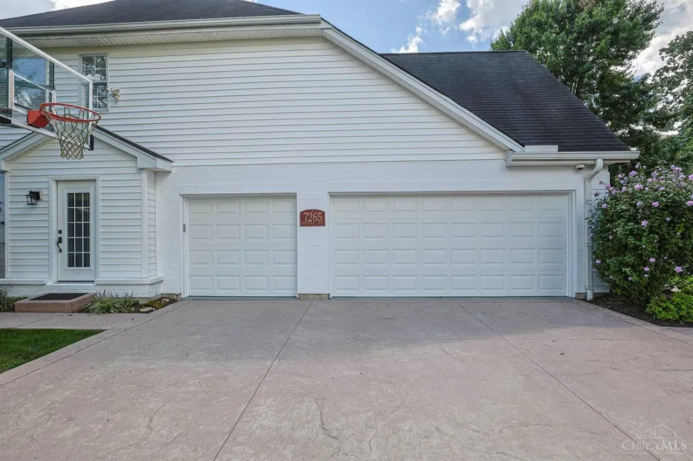 7265 Timberknoll Drive Cincinnati, OH 45242