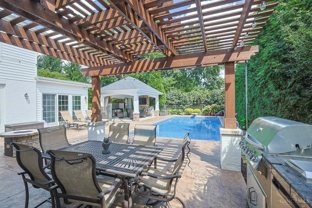 7265 Timberknoll Drive Cincinnati, OH 45242