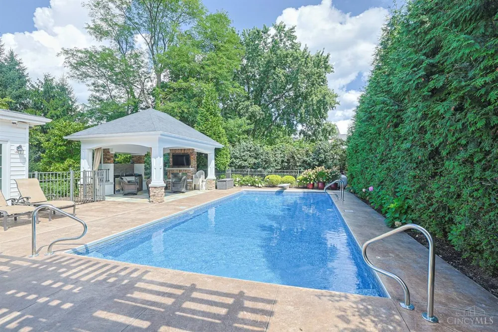 7265 Timberknoll Drive Cincinnati, OH 45242