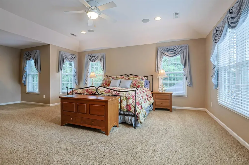 7265 Timberknoll Drive Cincinnati, OH 45242