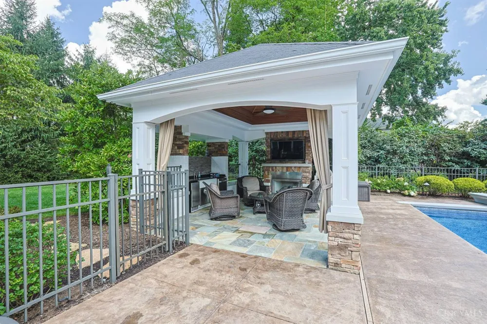 7265 Timberknoll Drive Cincinnati, OH 45242