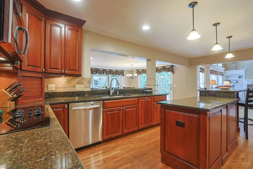 7265 Timberknoll Drive Cincinnati, OH 45242