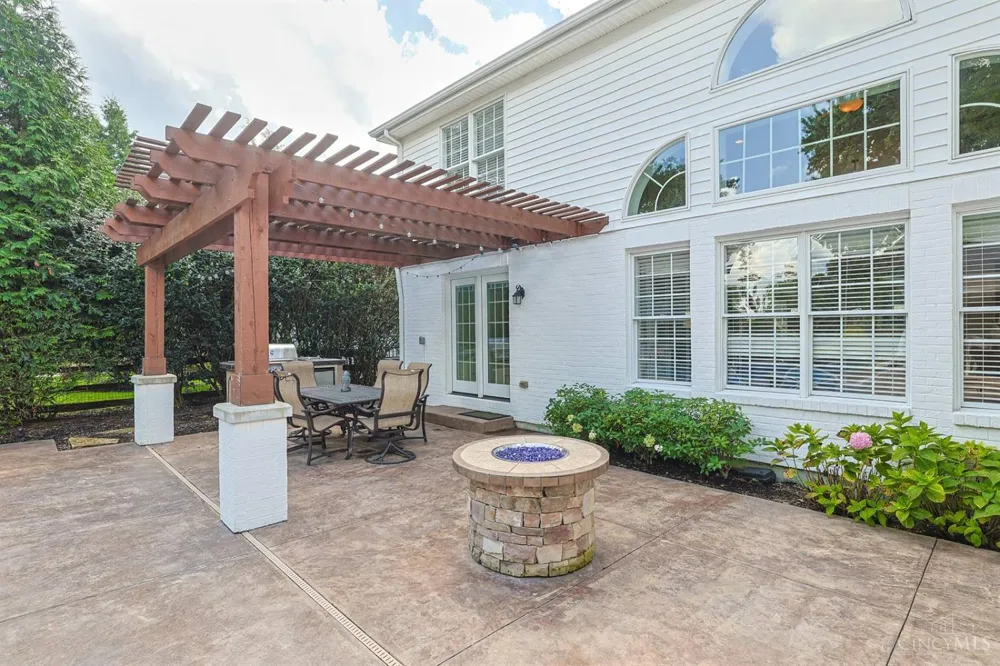 7265 Timberknoll Drive Cincinnati, OH 45242