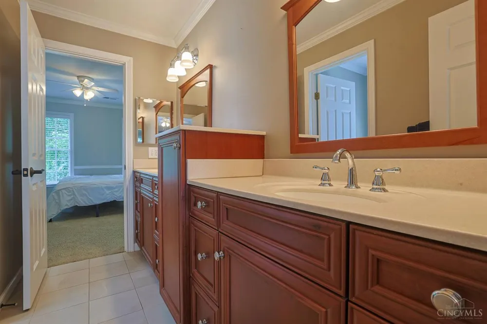 7265 Timberknoll Drive Cincinnati, OH 45242