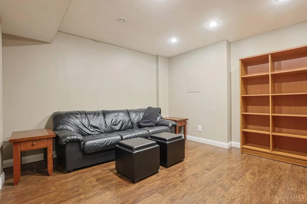 7265 Timberknoll Drive Cincinnati, OH 45242