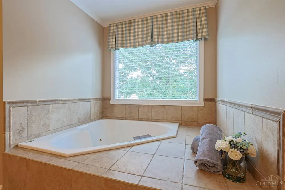 7265 Timberknoll Drive Cincinnati, OH 45242