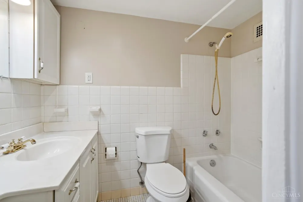 2324 Madison Road #910 Cincinnati, OH 45208
