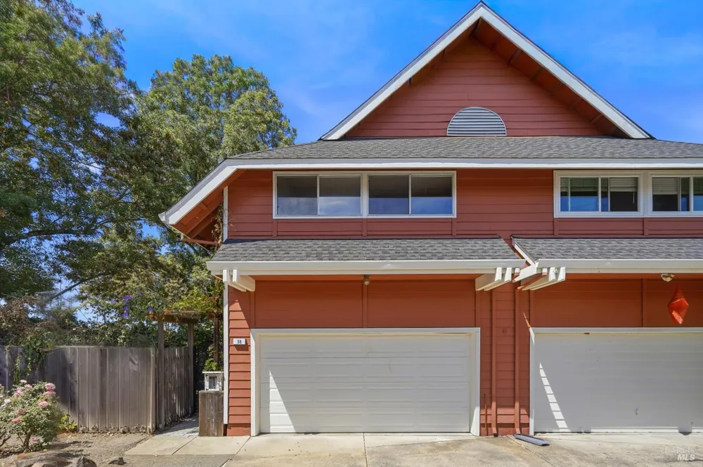 38 Meadowbrook Court Cotati, CA 94931