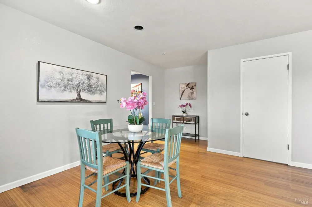 38 Meadowbrook Court Cotati, CA 94931