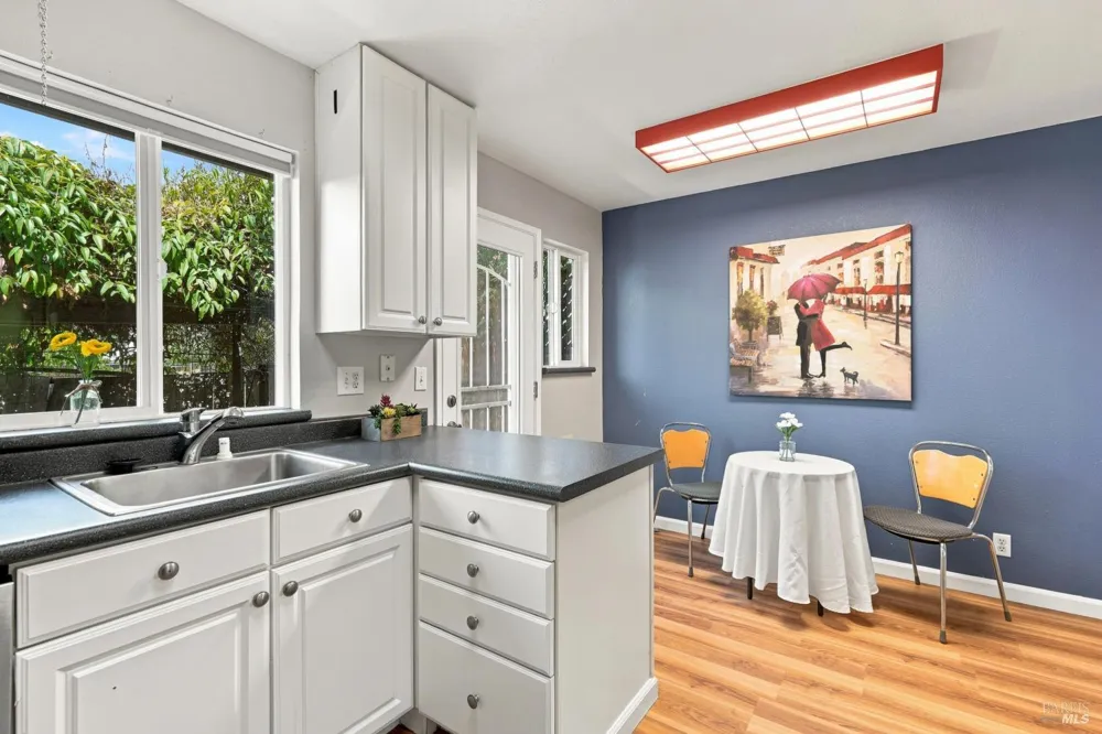 38 Meadowbrook Court Cotati, CA 94931