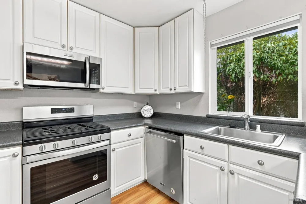 38 Meadowbrook Court Cotati, CA 94931