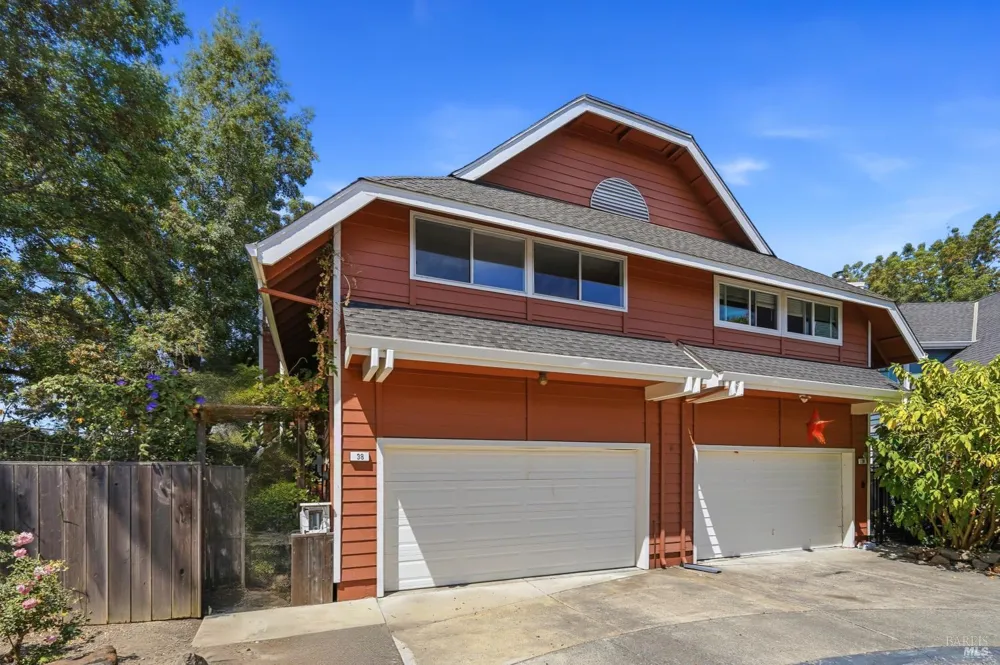 38 Meadowbrook Court Cotati, CA 94931