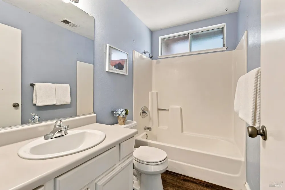 38 Meadowbrook Court Cotati, CA 94931