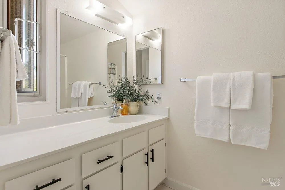 1492 London Circle Benicia, CA 94510