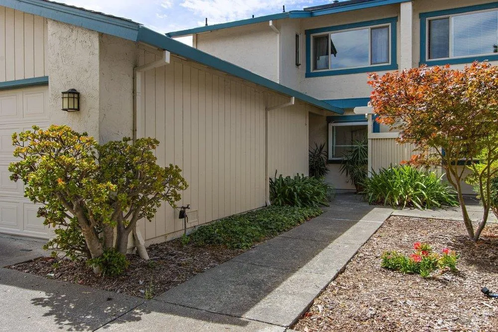1492 London Circle Benicia, CA 94510