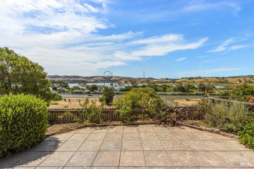 1492 London Circle Benicia, CA 94510