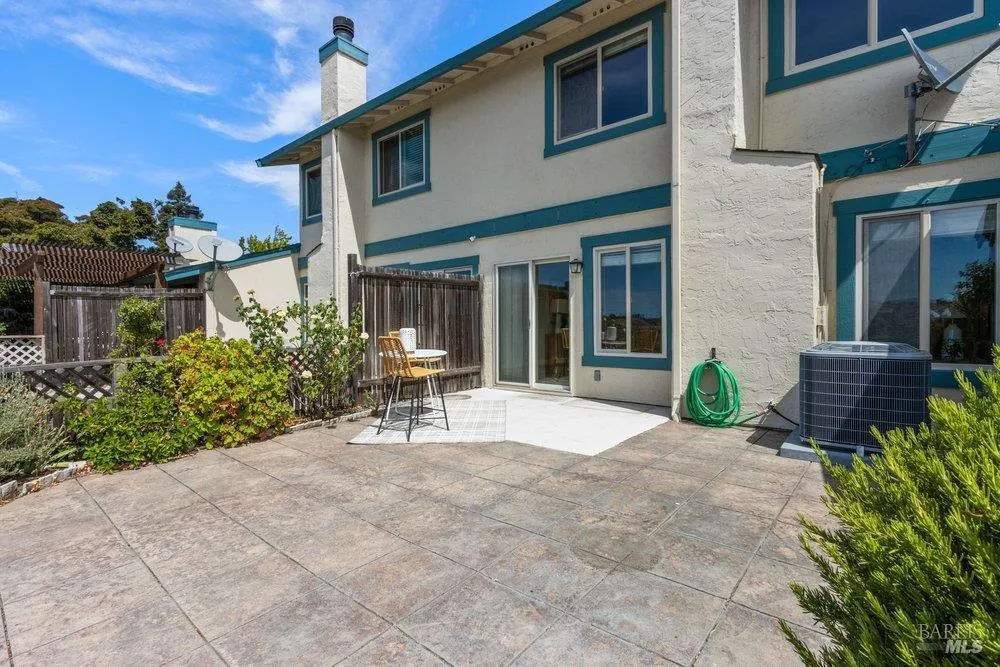 1492 London Circle Benicia, CA 94510
