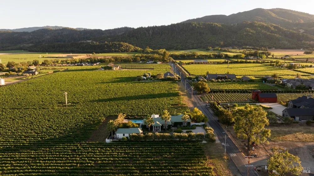 1237 Bella Oaks Lane Napa, CA 94558