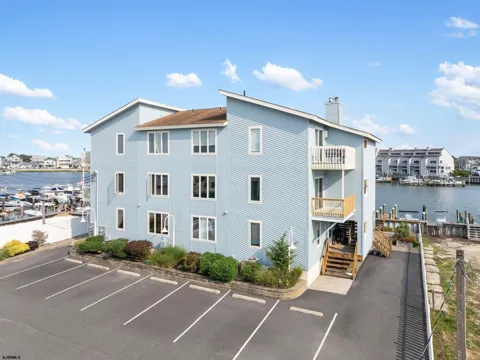444 W Shore Dr