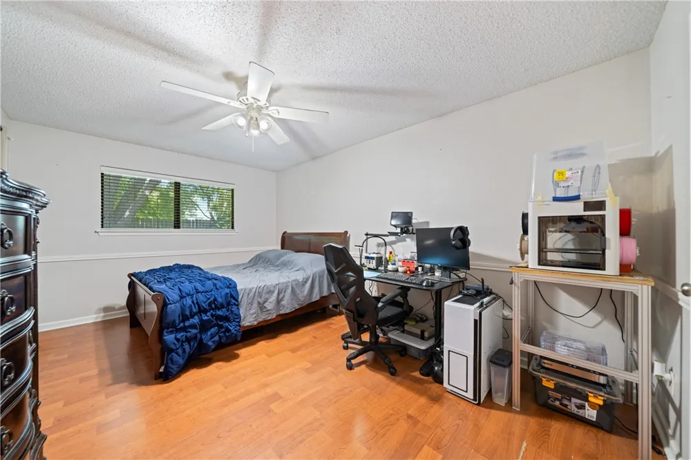 1809 Live Oak Drive Portland, TX 78374