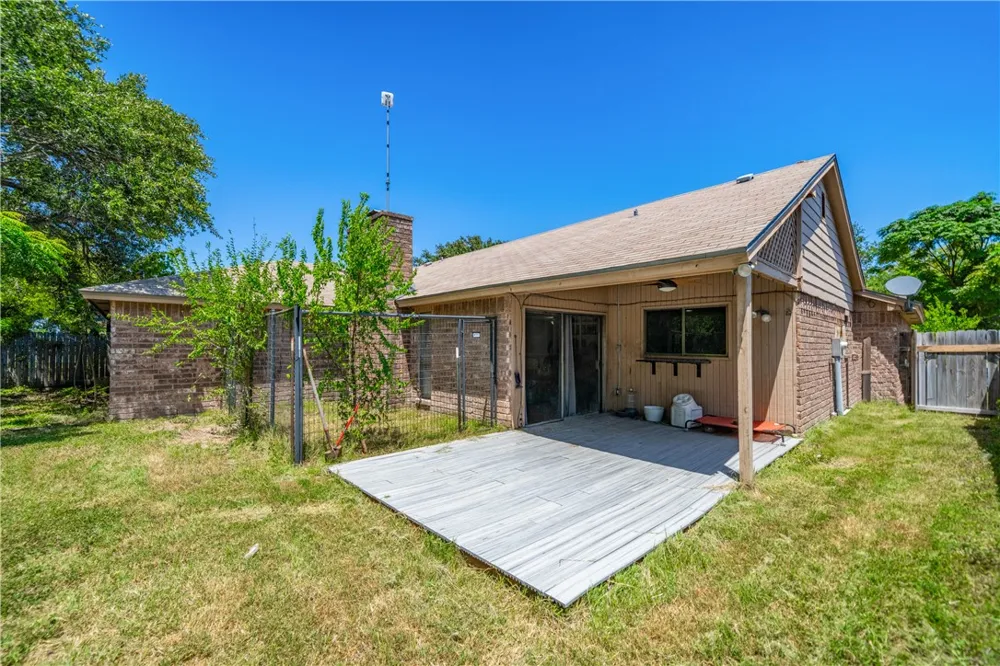 1809 Live Oak Drive Portland, TX 78374