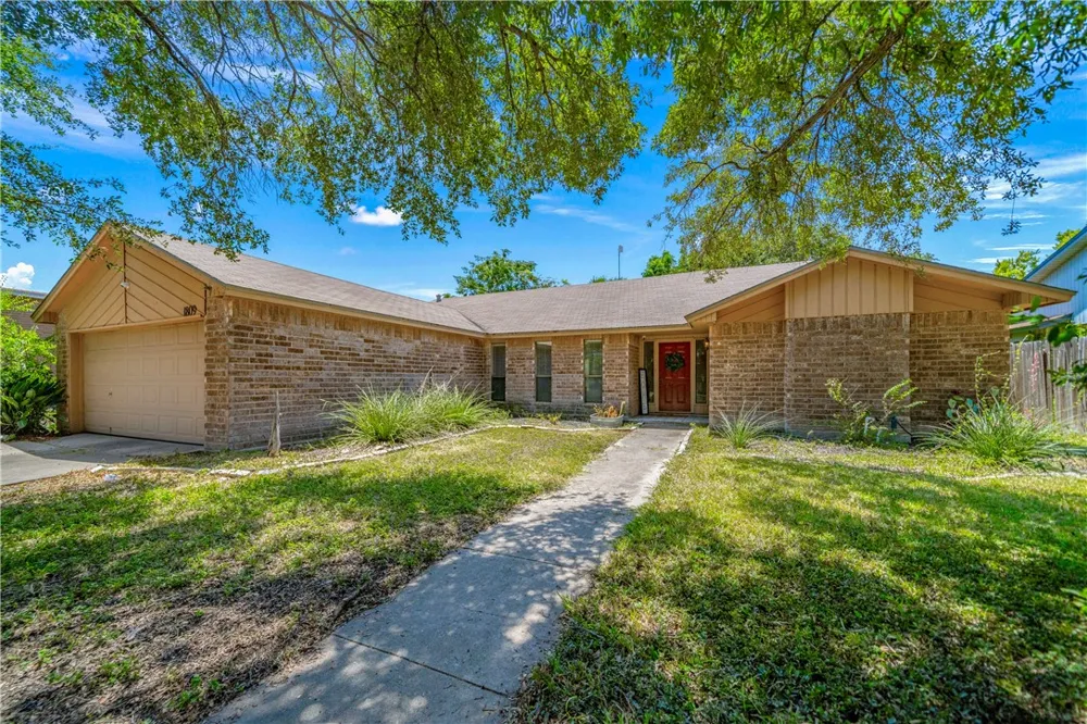 1809 Live Oak Drive Portland, TX 78374