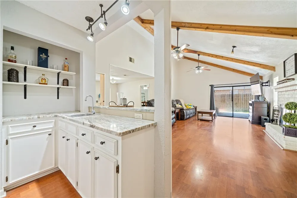 1809 Live Oak Drive Portland, TX 78374