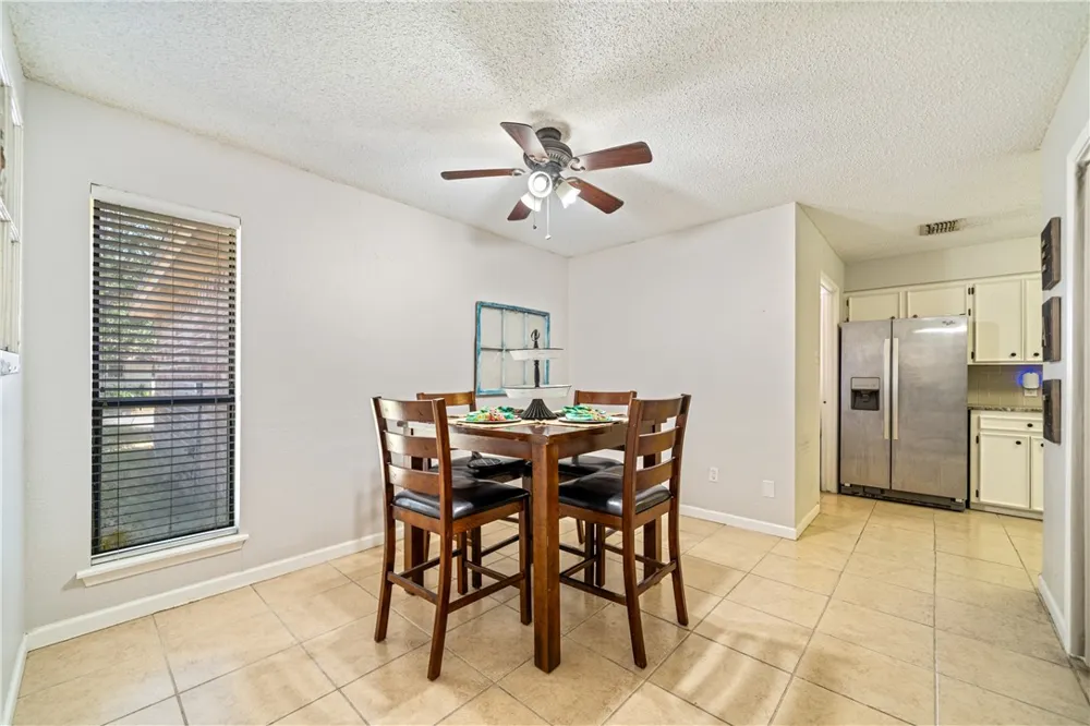 1809 Live Oak Drive Portland, TX 78374