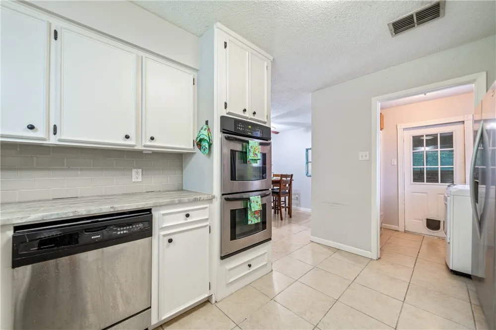 1809 Live Oak Drive Portland, TX 78374